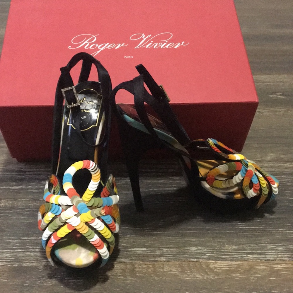 🛍HP🛍 Roger Vivier  sand balmoral heels 👠